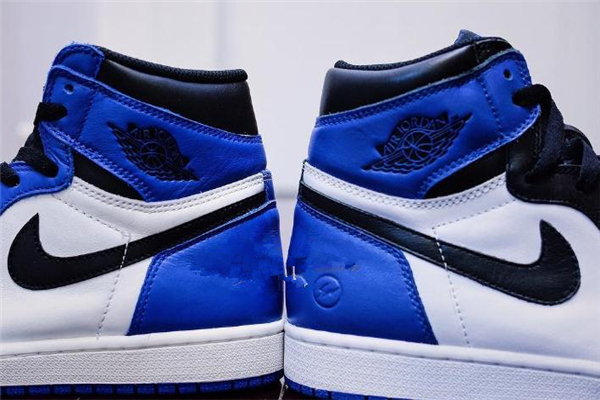 aj1小閃電和大閃電區(qū)別 細(xì)節(jié)很不一樣 aj1小閃電和大閃電區(qū)別 細(xì)節(jié)很不一樣