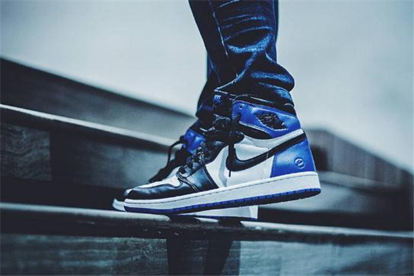 aj1小閃電和大閃電區(qū)別 細(xì)節(jié)很不一樣 aj1小閃電和大閃電區(qū)別 細(xì)節(jié)很不一樣