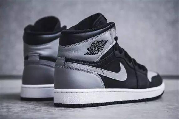 aj1影子灰和小閃電哪個好 前者更搶手 aj1影子灰和小閃電哪個好 前者更搶手