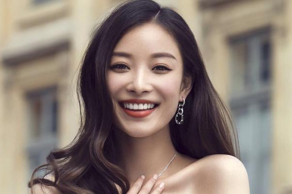 坐椅子深蹲瘦身法 強(qiáng)心肺打造瘦子體質(zhì) 坐椅子深蹲瘦身法 強(qiáng)心肺打造瘦子體質(zhì)