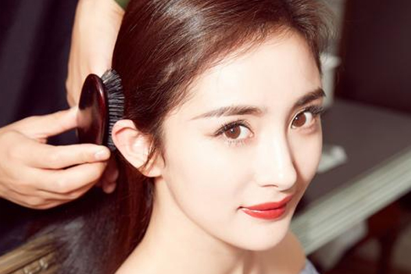 頭發(fā)像稻草一樣怎么辦 先弄懂缺水還是缺油 頭發(fā)像稻草一樣怎么辦 先弄懂缺水還是缺油