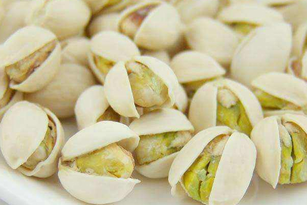 開(kāi)心果是自己開(kāi)口的嗎 成熟后自動(dòng)裂開(kāi) 開(kāi)心果是自己開(kāi)口的嗎 成熟后自動(dòng)裂開(kāi)