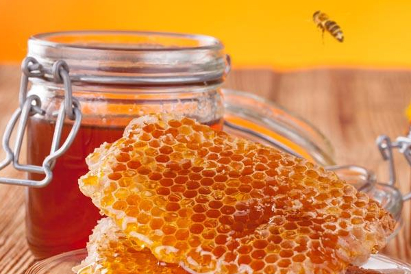 蜂蜜等級(jí)哪個(gè)好 一級(jí)蜜最優(yōu)質(zhì) 蜂蜜等級(jí)哪個(gè)好 一級(jí)蜜最優(yōu)質(zhì)