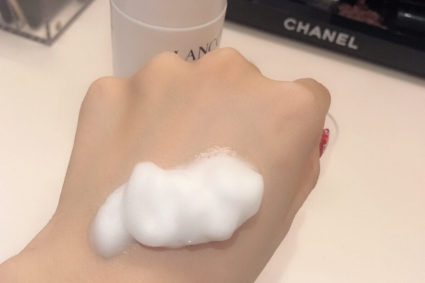 蘭蔻洗面奶可以卸妝嗎 不是很徹底 蘭蔻洗面奶可以卸妝嗎 不是很徹底