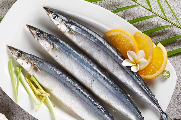 秋刀魚(yú)可以清蒸嗎 方法超簡(jiǎn)單 秋刀魚(yú)可以清蒸嗎 方法超簡(jiǎn)單