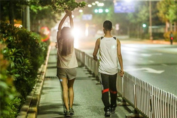 晚上運(yùn)動(dòng)的最佳時(shí)間 這段時(shí)間效果最好 晚上運(yùn)動(dòng)的最佳時(shí)間 這段時(shí)間效果最好