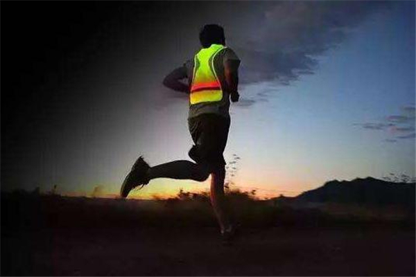 晚上運(yùn)動(dòng)的最佳時(shí)間 這段時(shí)間效果最好 晚上運(yùn)動(dòng)的最佳時(shí)間 這段時(shí)間效果最好