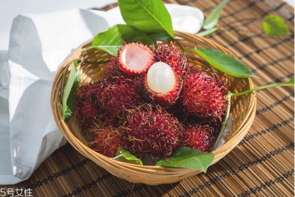 紅毛丹怎么剝皮 紅毛丹果核的保護(hù)膜不能吃 紅毛丹怎么剝皮 紅毛丹果核的保護(hù)膜不能吃