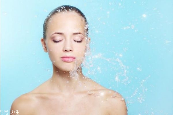 自制皮膚補(bǔ)水小妙招 臉部最簡(jiǎn)單的補(bǔ)水方法 自制皮膚補(bǔ)水小妙招 臉部最簡(jiǎn)單的補(bǔ)水方法