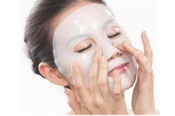 上妝前到底能不能敷面膜 妝前敷面膜好不好 上妝前到底能不能敷面膜 妝前敷面膜好不好