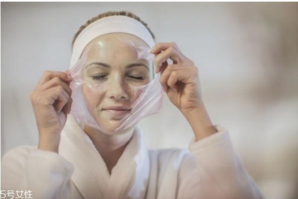 自制皮膚補(bǔ)水小妙招 臉部最簡(jiǎn)單的補(bǔ)水方法 自制皮膚補(bǔ)水小妙招 臉部最簡(jiǎn)單的補(bǔ)水方法