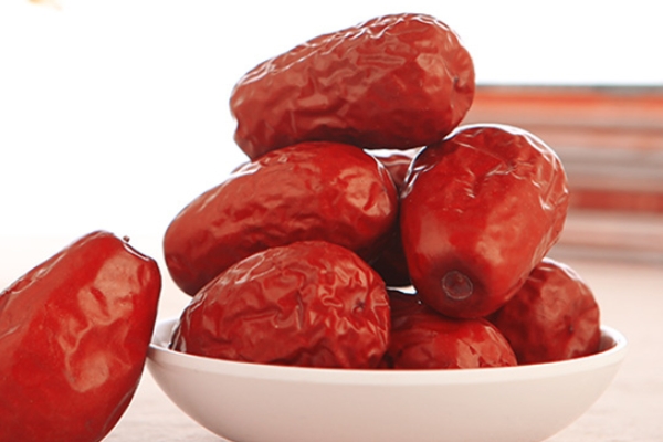 紅棗能生吃嗎 生吃可補(bǔ)血 紅棗能生吃嗎 生吃可補(bǔ)血