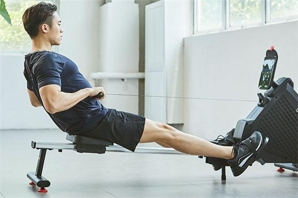 劃船機(jī)怎么用 標(biāo)準(zhǔn)動(dòng)作是這樣 劃船機(jī)怎么用 標(biāo)準(zhǔn)動(dòng)作是這樣