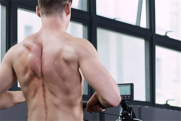 劃船機(jī)傷膝蓋嗎 姿勢(shì)一定要正確 劃船機(jī)傷膝蓋嗎 姿勢(shì)一定要正確