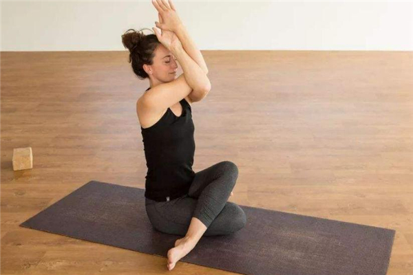 陰瑜伽和流瑜伽的區(qū)別 動(dòng)作體態(tài)不同 陰瑜伽和流瑜伽的區(qū)別 動(dòng)作體態(tài)不同