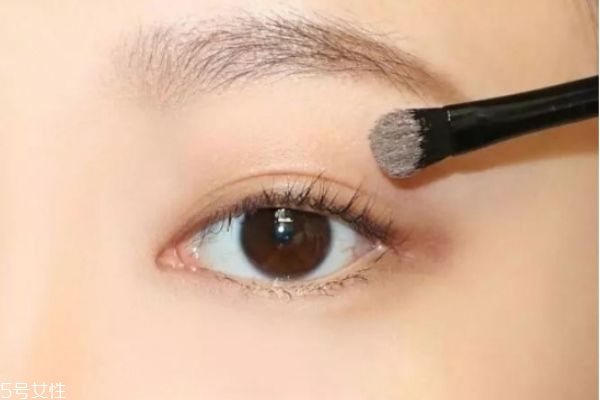 畫眼妝的步驟 大眼妝的畫法步驟圖 畫眼妝的步驟 大眼妝的畫法步驟圖