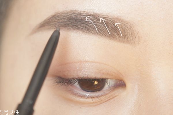 日常大眼妝的畫(huà)法教程 日常大眼妝畫(huà)法 日常大眼妝的畫(huà)法教程 日常大眼妝畫(huà)法