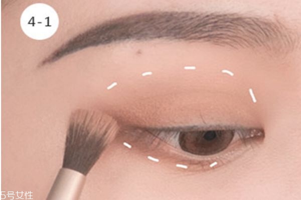 日常大眼妝的畫(huà)法教程 日常大眼妝畫(huà)法 日常大眼妝的畫(huà)法教程 日常大眼妝畫(huà)法