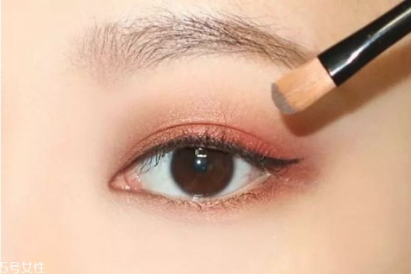 畫眼妝的步驟 大眼妝的畫法步驟圖 畫眼妝的步驟 大眼妝的畫法步驟圖