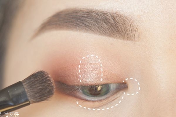 日常大眼妝的畫(huà)法教程 日常大眼妝畫(huà)法 日常大眼妝的畫(huà)法教程 日常大眼妝畫(huà)法