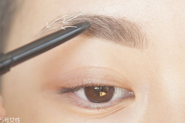日常大眼妝的畫(huà)法教程 日常大眼妝畫(huà)法 日常大眼妝的畫(huà)法教程 日常大眼妝畫(huà)法
