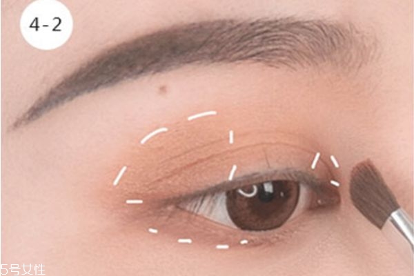 日常大眼妝的畫(huà)法教程 日常大眼妝畫(huà)法 日常大眼妝的畫(huà)法教程 日常大眼妝畫(huà)法