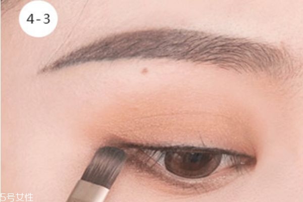 日常大眼妝的畫(huà)法教程 日常大眼妝畫(huà)法 日常大眼妝的畫(huà)法教程 日常大眼妝畫(huà)法