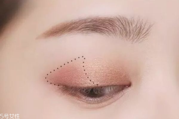 日常大眼妝的畫(huà)法教程 日常大眼妝畫(huà)法 日常大眼妝的畫(huà)法教程 日常大眼妝畫(huà)法