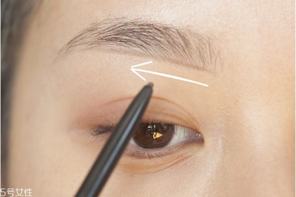 日常大眼妝的畫(huà)法教程 日常大眼妝畫(huà)法 日常大眼妝的畫(huà)法教程 日常大眼妝畫(huà)法