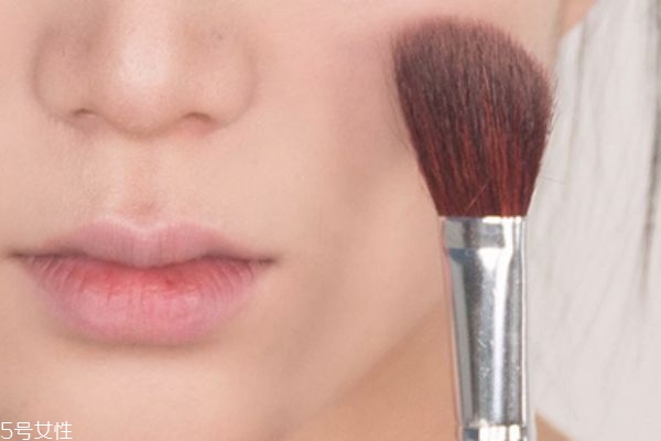 日常大眼妝的畫(huà)法教程 日常大眼妝畫(huà)法 日常大眼妝的畫(huà)法教程 日常大眼妝畫(huà)法