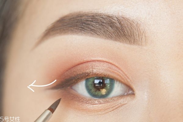日常大眼妝的畫(huà)法教程 日常大眼妝畫(huà)法 日常大眼妝的畫(huà)法教程 日常大眼妝畫(huà)法
