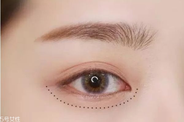 日常大眼妝的畫(huà)法教程 日常大眼妝畫(huà)法 日常大眼妝的畫(huà)法教程 日常大眼妝畫(huà)法