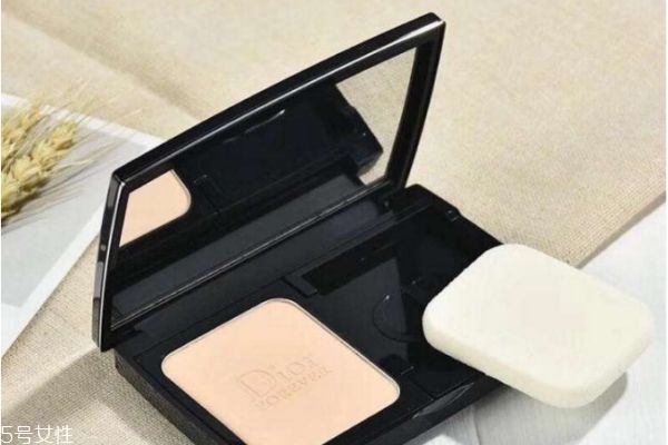 迪奧凝脂粉餅?zāi)目詈?迪奧凝脂粉餅新舊版區(qū)別 迪奧凝脂粉餅?zāi)目詈?迪奧凝脂粉餅新舊版區(qū)別
