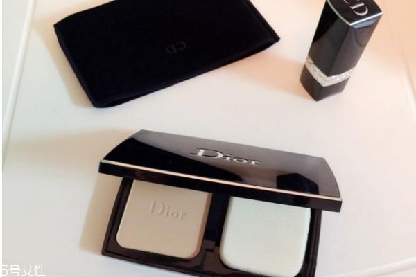 迪奧凝脂粉餅?zāi)目詈?迪奧凝脂粉餅新舊版區(qū)別 迪奧凝脂粉餅?zāi)目詈?迪奧凝脂粉餅新舊版區(qū)別