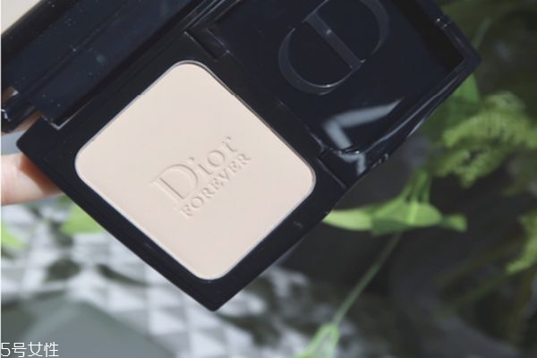 迪奧凝脂粉餅?zāi)目詈?迪奧凝脂粉餅新舊版區(qū)別 迪奧凝脂粉餅?zāi)目詈?迪奧凝脂粉餅新舊版區(qū)別