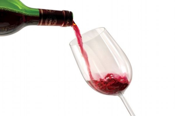 女性喝紅酒美容，一天喝多少比較好