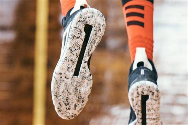 阿迪達斯n3xt l3v3l實戰(zhàn)測評 腳感不錯 阿迪達斯n3xt l3v3l實戰(zhàn)測評 腳感不錯