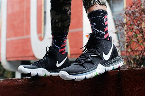 耐克kyrie 5歐文5拆解報(bào)告 揭露頂級(jí)配置 耐克kyrie 5歐文5拆解報(bào)告 揭露頂級(jí)配置