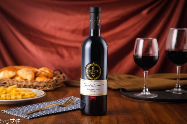 女性喝紅酒美容，一天喝多少比較好