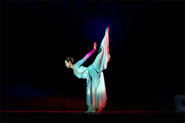 民族舞適合多大年齡學(xué) 四到十歲最好 民族舞適合多大年齡學(xué) 四到十歲最好