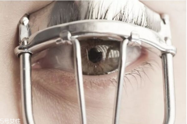 睫毛要怎么刷才好看 走出睫毛膏用法誤區(qū) 睫毛要怎么刷才好看 走出睫毛膏用法誤區(qū)