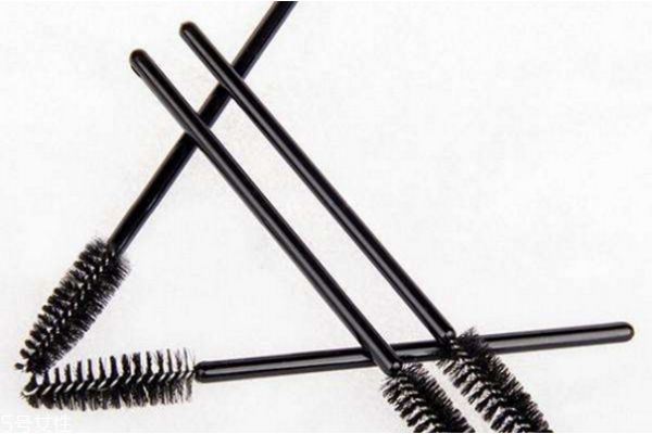 睫毛膏怎么刷好看且自然 五個(gè)刷睫毛膏技巧 睫毛膏怎么刷好看且自然 五個(gè)刷睫毛膏技巧