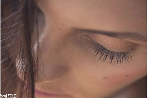 睫毛要怎么刷才好看 走出睫毛膏用法誤區(qū) 睫毛要怎么刷才好看 走出睫毛膏用法誤區(qū)