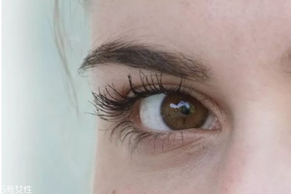 睫毛要怎么刷才好看 走出睫毛膏用法誤區(qū) 睫毛要怎么刷才好看 走出睫毛膏用法誤區(qū)