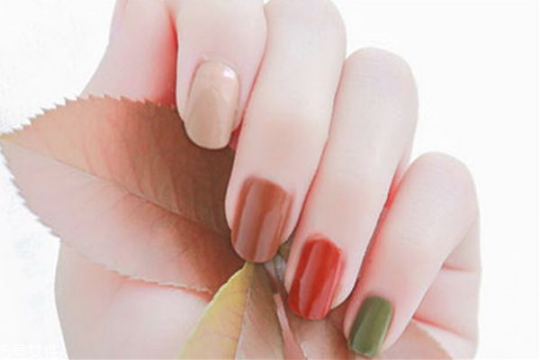 純色跳色美甲圖片 顯手白跳色美甲 純色跳色美甲圖片 顯手白跳色美甲