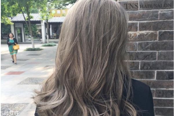 2019年頭發(fā)流行什么顏色 2019流行發(fā)色 2019年頭發(fā)流行什么顏色 2019流行發(fā)色