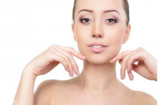 晚上用乳液好還是霜好 乳液和面霜能一起用 晚上用乳液好還是霜好 乳液和面霜能一起用