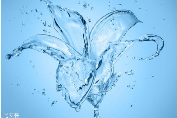 純露怎么做 純露敷臉的危害 純露怎么做 純露敷臉的危害