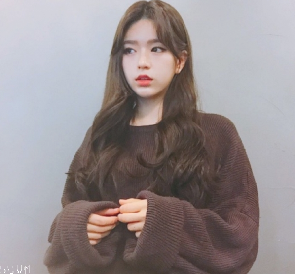 女生卷發(fā)發(fā)型圖片 學(xué)生長(zhǎng)卷發(fā)發(fā)型圖片 女生卷發(fā)發(fā)型圖片 學(xué)生長(zhǎng)卷發(fā)發(fā)型圖片