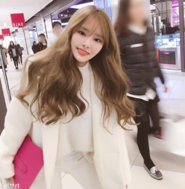 女生卷發(fā)發(fā)型圖片 學(xué)生長(zhǎng)卷發(fā)發(fā)型圖片 女生卷發(fā)發(fā)型圖片 學(xué)生長(zhǎng)卷發(fā)發(fā)型圖片